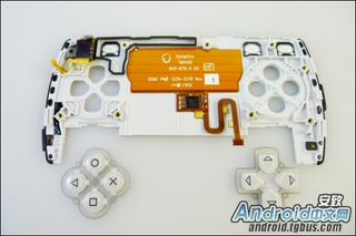 Illustration for article titled The PlayStation Phone, Torn Apart